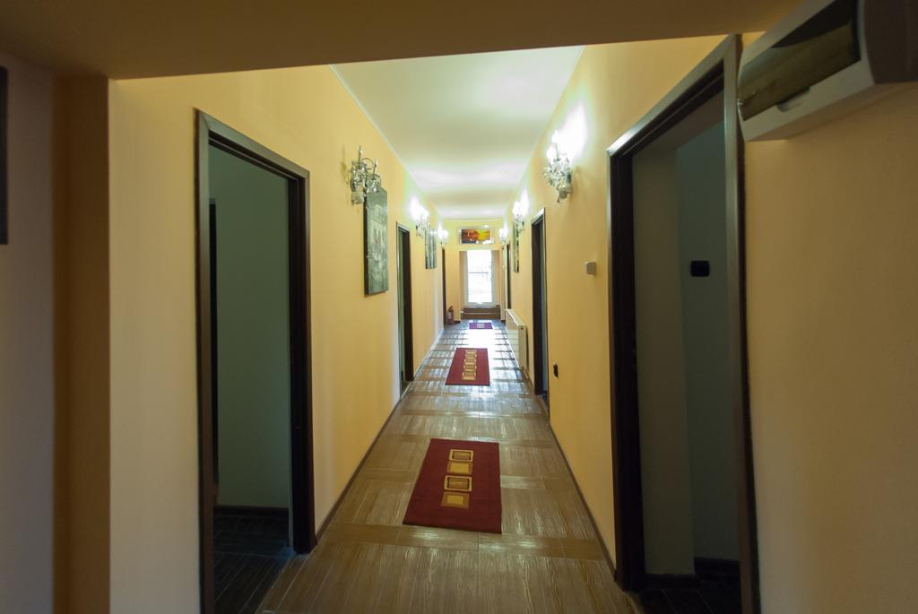 Hotel-hostel Mignon -private With Free Parking 招待所 Mamaia