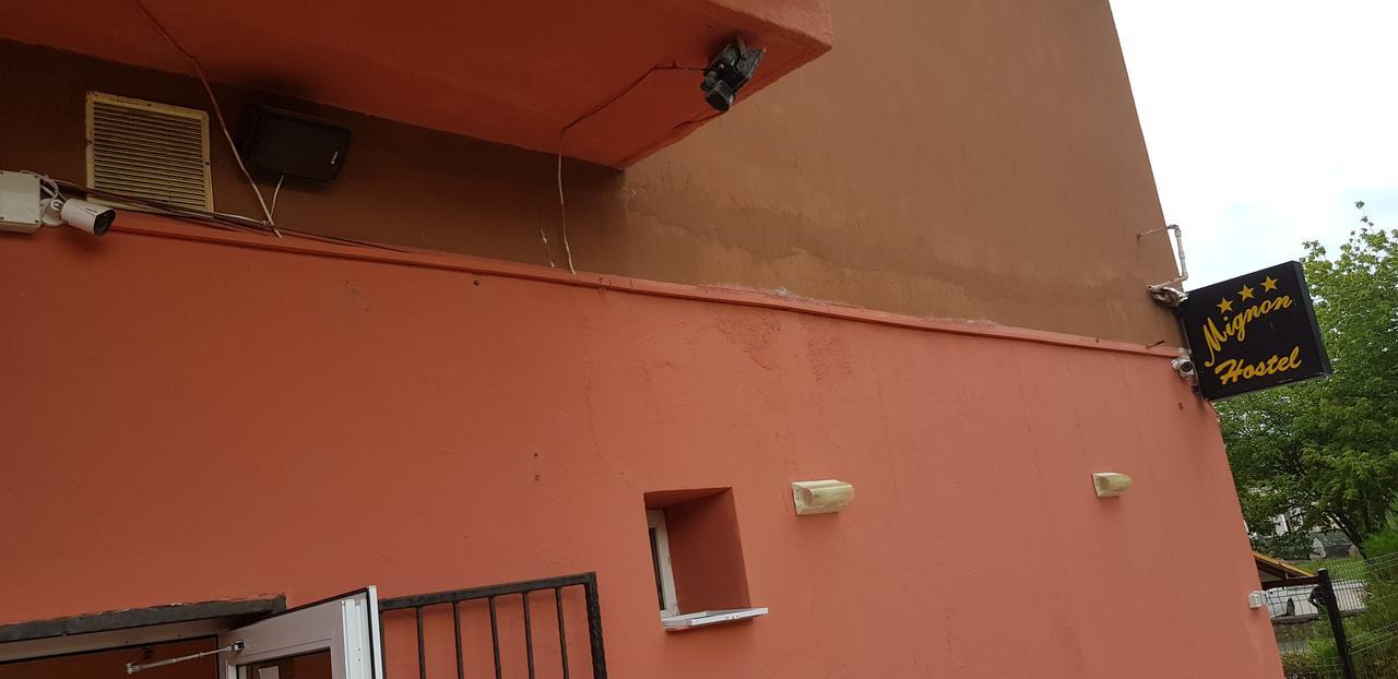 Hotel-hostel Mignon -private With Free Parking 招待所